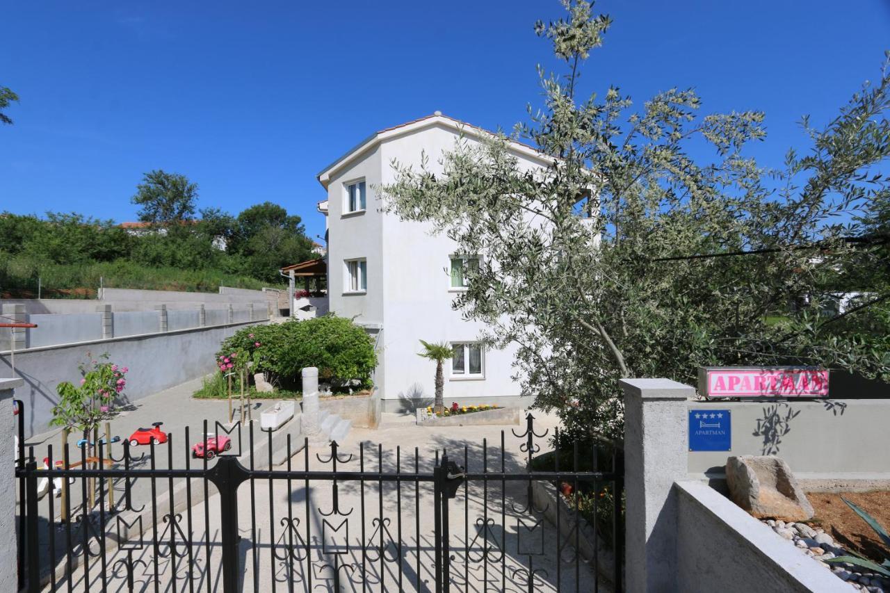 Apartments Mirjana Šilo Exteriör bild
